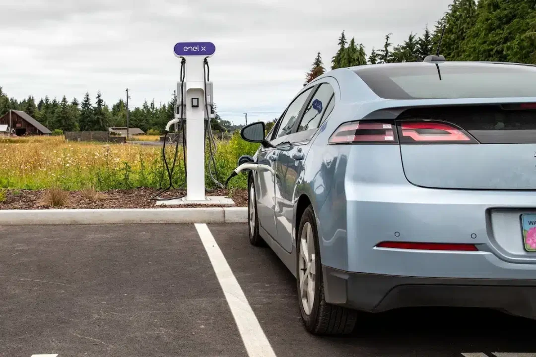 trouvez la meilleure assurance auto pour véhicules électriques : garanties sur-mesure, tarifs compétitifs et conseils pour protéger et assurer votre voiture électrique en toute sérénité.
