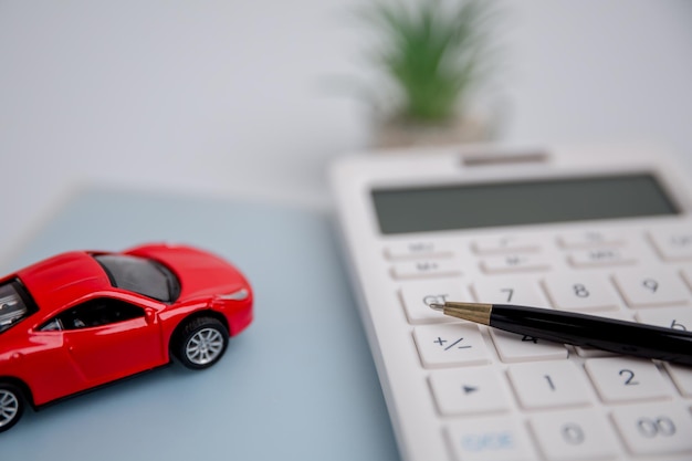 découvrez comment une voiture peut devenir un fardeau financier : coûts cachés, entretien, assurances et conseils pour éviter les pièges.