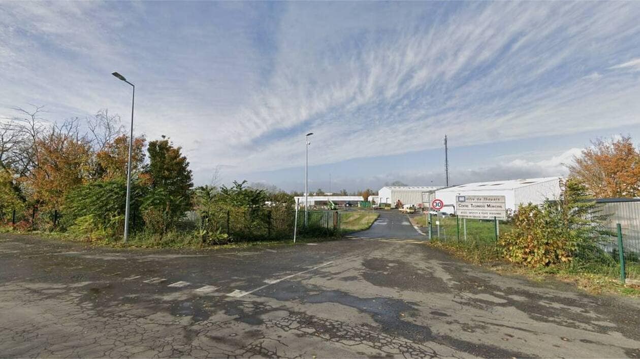 besoin d’un dépannage rapide pour une voiture en flammes à thouars ? intervention urgente 24h/24, sécurité assurée, assistance professionnelle sur place. contactez notre service spécialisé dès maintenant.