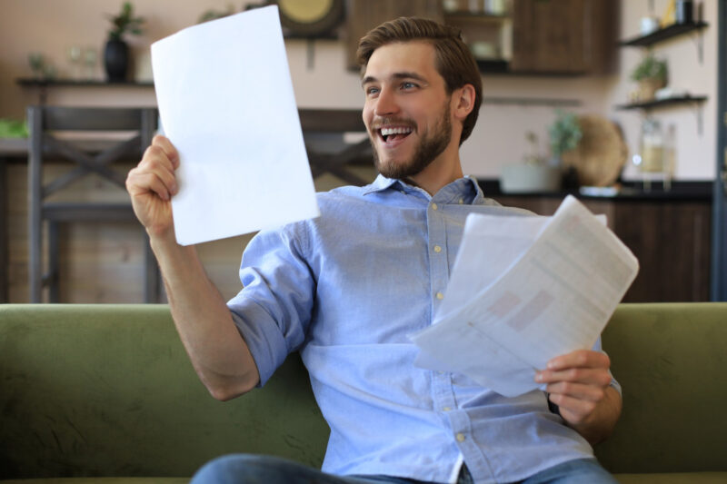 découvrez comment la hausse des tarifs affecte vos assurances auto et habitation, et quelles stratégies adopter pour préserver votre budget.