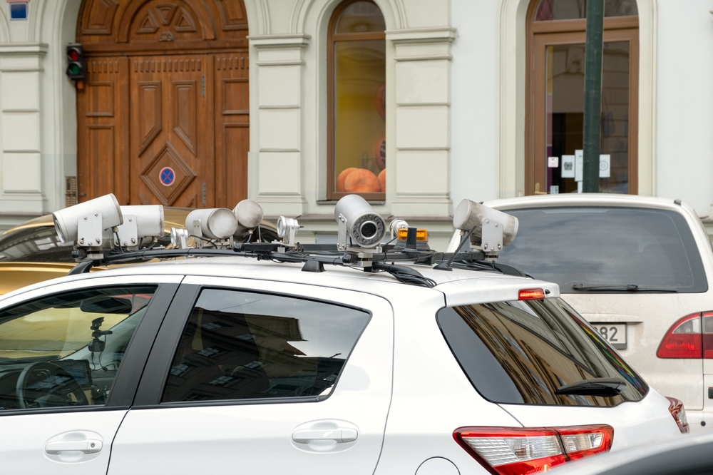 découvrez comment les radars et le contrôle d'assurance auto contribuent à la sécurité routière et assurez-vous de respecter la réglementation en vigueur.