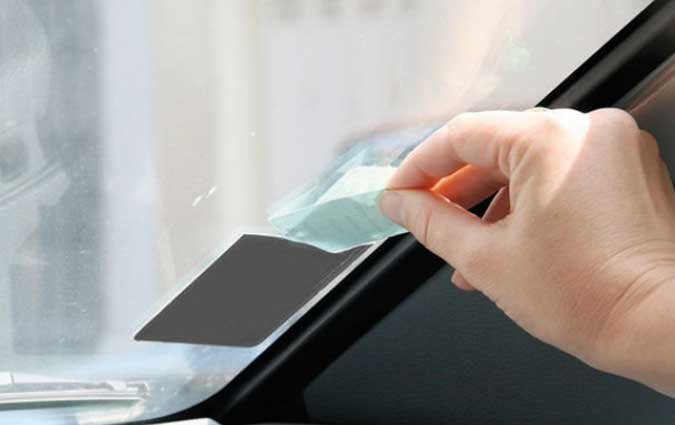 découvrez les vignettes auto indispensables pour 2024 : tout ce qu'il faut savoir pour être en règle et circuler en toute tranquillité cette année.