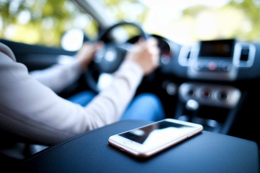 découvrez les conséquences d'une amende de 135€ pour conduite sans assurance auto, directement sur votre téléphone. informez-vous sur les sanctions et comment les éviter.