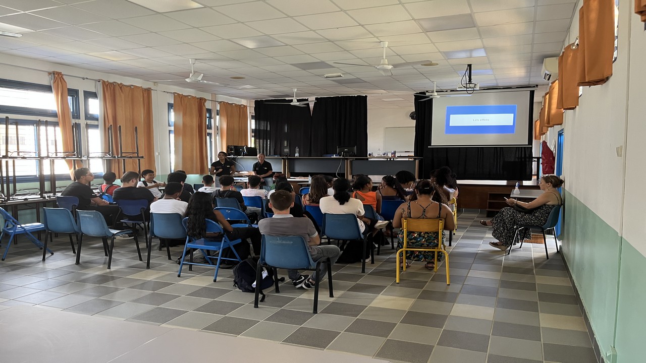 découvrez les enjeux de la journée sécurité routière : premiers secours, assurance automobile et prévention contre les stupéfiants au volant.